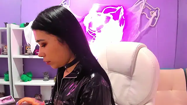 SusanVilla online show from October 25, 2025, 3:01 pm