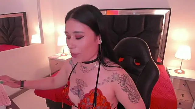 SusanVilla online show from November 8, 2025, 7:50 pm