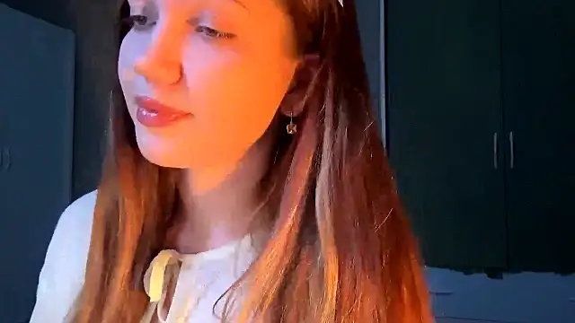 EmiIyKitty online show from October 6, 2025, 7:58 pm