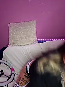 Peach420live online show from April 25, 2026, 8:28 pm