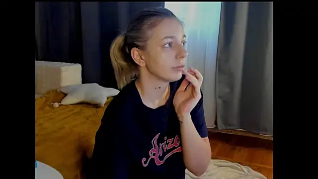 AnaLure online show from October 3, 2025, 6:48 am