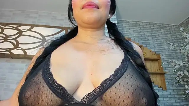 Snapshot of Alisonn_Doll chatting on February 9, 2026, 7:45 pm Alisonn Doll online show from February 9, 2026, 7:45 pm