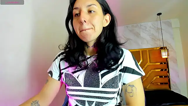 Iris  77 online show from November 8, 2025, 2:26 am