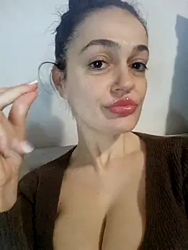 JadeLure online show from October 8, 2025, 2:07 pm