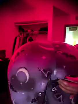 bellacagyal online show from November 5, 2025, 3:42 am