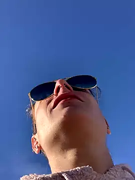 GoldenPussy1329 online show from October 7, 2025, 8:48 am