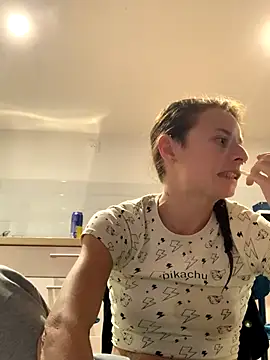 GoldenPussy1329 online show from October 31, 2025, 8:16 pm