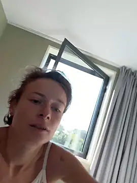 Snapshot of GoldenPussy1329 chatting on June 18, 2026, 7:40 am GoldenPussy1329 online show from June 18, 2026, 7:40 am