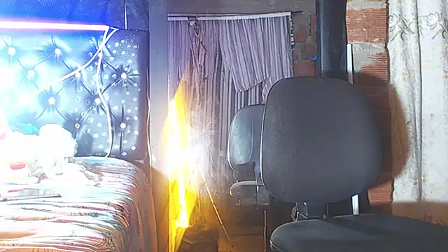 taylor hot85 online show from November 9, 2025, 11:31 pm