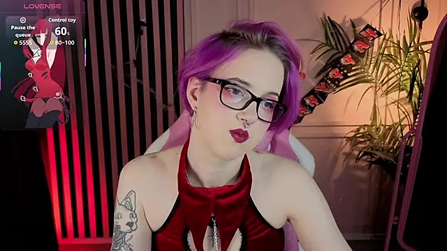 luna son online show from October 28, 2025, 2:05 pm