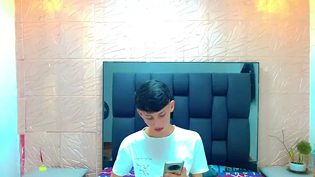 thaigo twink38 online show from October 24, 2025, 3:49 am