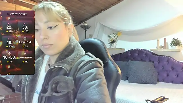 sophialyh 1 online show from December 19, 2025, 12:40 pm