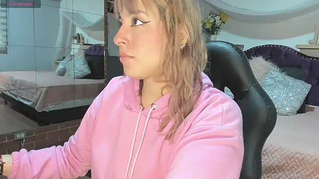 Snapshot of sophialyh_1 chatting on October 25, 2025, 12:39 pm sophialyh 1 online show from October 25, 2025, 12:39 pm