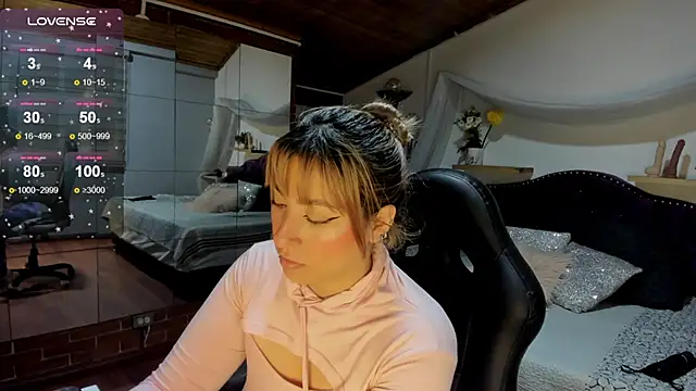 Snapshot of sophialyh_1 chatting on November 26, 2025, 12:27 pm sophialyh 1 online show from November 26, 2025, 12:27 pm