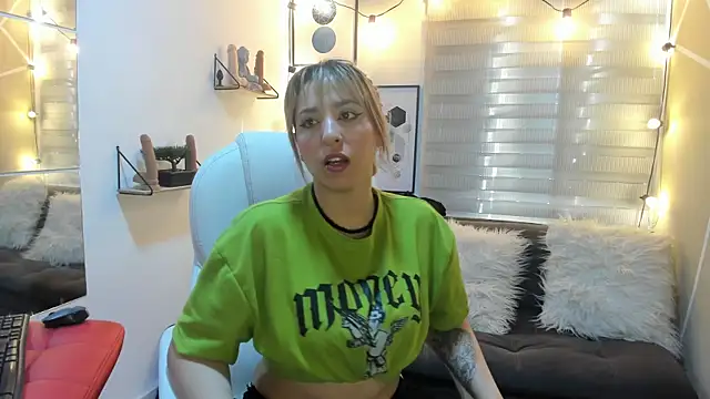 Snapshot of sophialyh_1 chatting on November 27, 2025, 12:38 pm sophialyh 1 online show from November 27, 2025, 12:38 pm