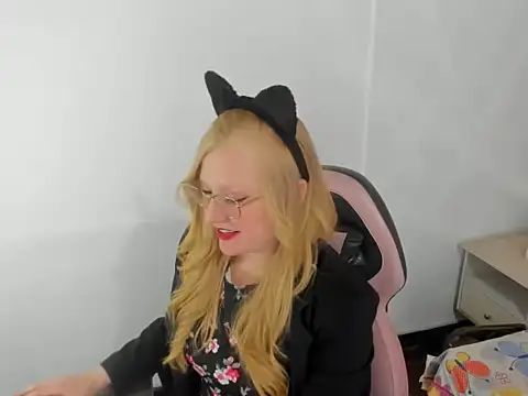 AliceCat 01 online show from October 12, 2025, 6:37 am