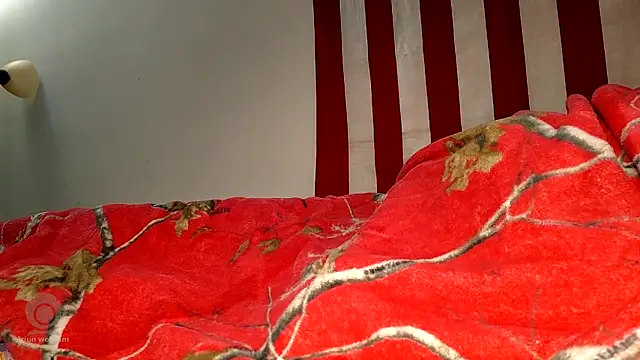 whitesmoothrod9 online show from November 13, 2025, 6:39 am