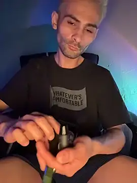 highinhtxx online show from March 5, 2026, 9:43 pm