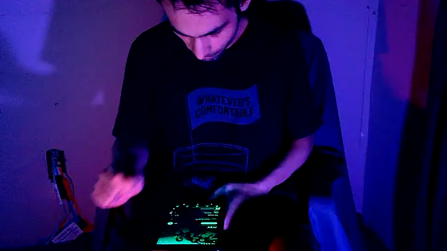 highinhtxx online show from November 11, 2025, 10:10 am