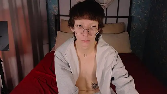 Snapshot of TommieHi chatting on October 10, 2025, 12:28 pm TommieHi online show from October 10, 2025, 12:28 pm