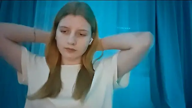 LynteriLain online show from November 14, 2025, 7:28 pm