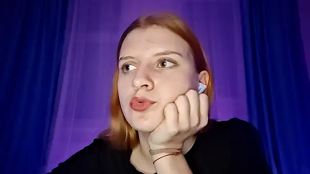 LynteriLain online show from November 5, 2025, 7:50 pm