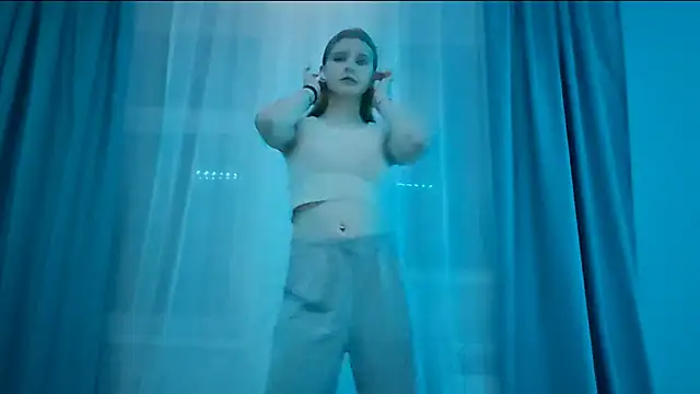 LynteriLain online show from November 20, 2025, 8:31 pm