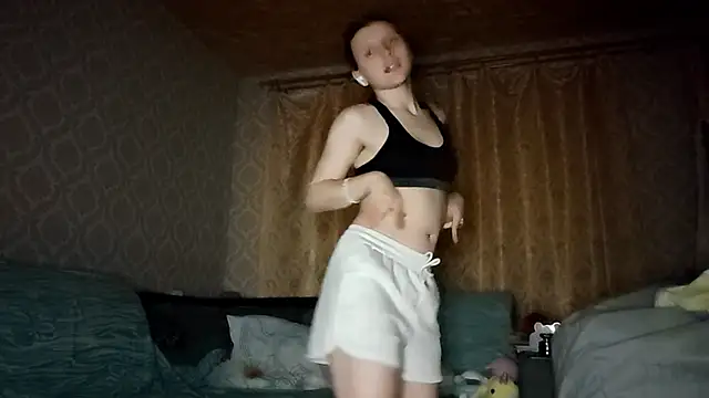 LynteriLain online show from October 28, 2025, 9:03 pm