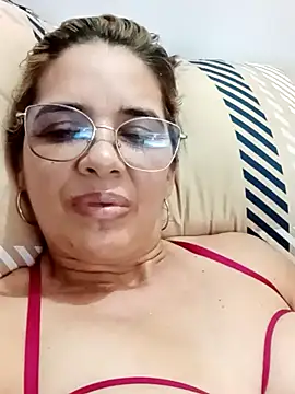 Snapshot of AdiniTA__Hot chatting on October 8, 2025, 1:40 am AdiniTA Hot online show from October 8, 2025, 1:40 am