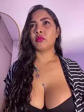 EmilyZuits online show from November 19, 2025, 9:26 pm