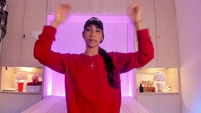 AnahiCollins online show from October 17, 2025, 11:56 am