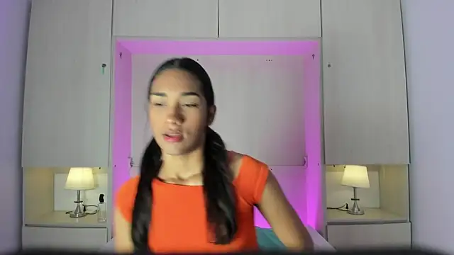 AnahiCollins online show from March 28, 2026, 11:33 am