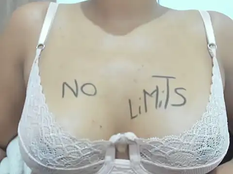 Snapshot of Valentinahot7 chatting on October 24, 2025, 2:27 pm Valentinahot7 online show from October 24, 2025, 2:27 pm