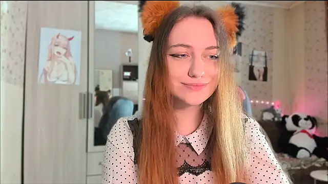 cyberprincessss online show from October 1, 2025, 5:06 pm