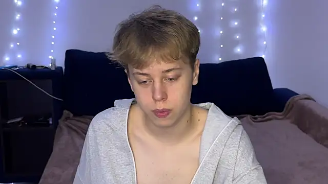 Snapshot of _bee_boy_ chatting on October 15, 2025, 4:15 pm bee boy online show from October 15, 2025, 4:15 pm