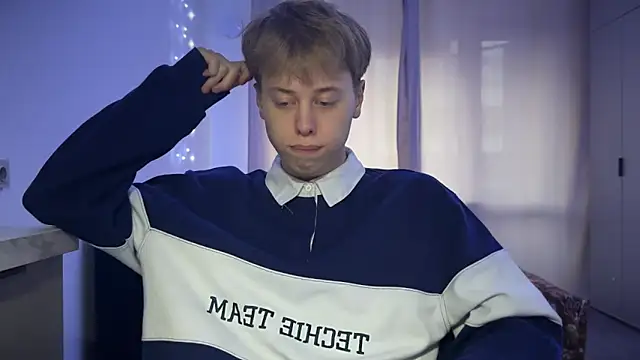 Snapshot of _bee_boy_ chatting on October 8, 2025, 3:02 pm bee boy online show from October 8, 2025, 3:02 pm