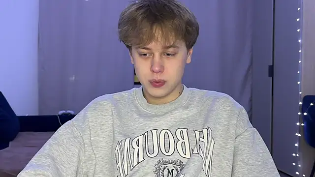 Snapshot of _bee_boy_ chatting on November 24, 2025, 3:12 pm bee boy online show from November 24, 2025, 3:12 pm