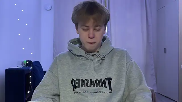 Snapshot of _bee_boy_ chatting on November 21, 2025, 1:10 pm bee boy online show from November 21, 2025, 1:10 pm