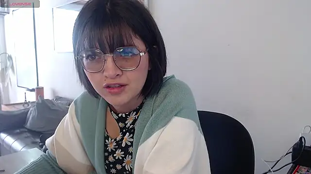 NamiDVelvet online show from October 3, 2025, 2:40 pm