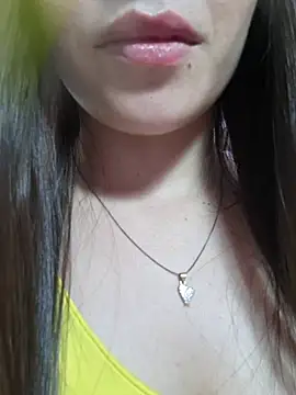 EmmaValencia  online show from May 8, 2026, 9:07 pm