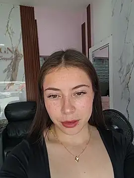 Snapshot of EmmaValencia_ chatting on February 17, 2026, 7:44 pm EmmaValencia online show from February 17, 2026, 7:44 pm