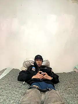 bearbebe666 online show from September 28, 2025, 6:04 pm