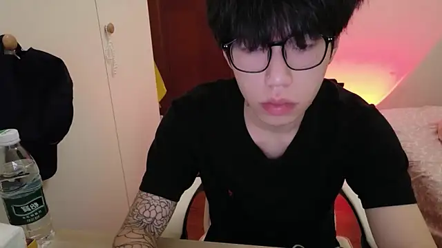 Snapshot of hangzi-0011 chatting on February 5, 2026, 7:48 am hangzi-0011 online show from February 5, 2026, 7:48 am