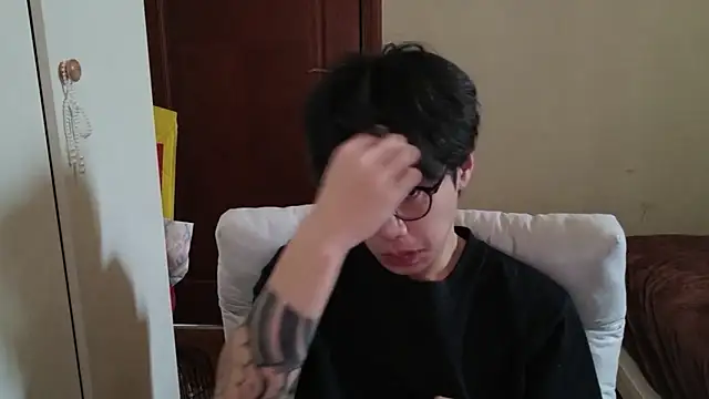 Snapshot of hangzi-0011 chatting on March 3, 2026, 8:54 am hangzi-0011 online show from March 3, 2026, 8:54 am