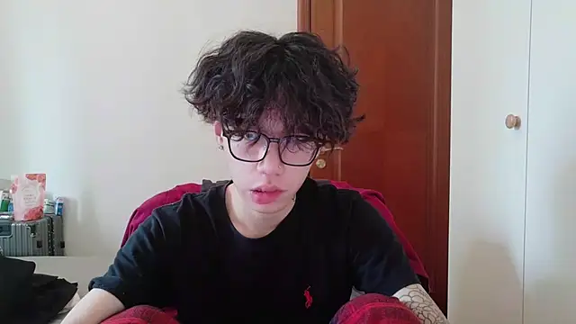 hangzi-0011 online show from October 17, 2025, 5:55 am