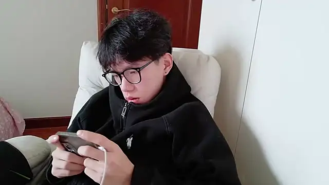 hangzi-0011 online show from November 12, 2025, 8:07 am