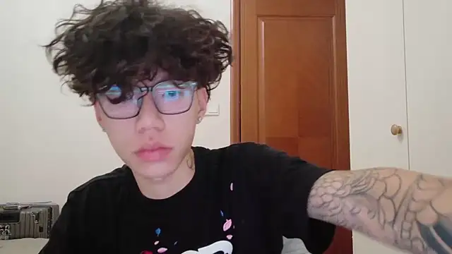 hangzi-0011 online show from October 11, 2025, 10:38 am