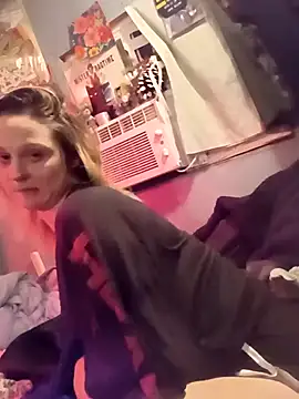 Queen2454 online show from February 18, 2026, 10:01 am