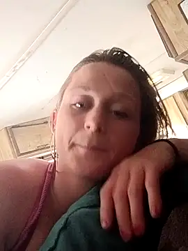 Snapshot of Queen2454 chatting on May 4, 2026, 8:44 pm Queen2454 online show from May 4, 2026, 8:44 pm