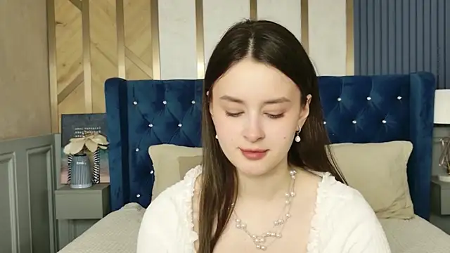 EvaSwen online show from April 13, 2026, 6:45 pm